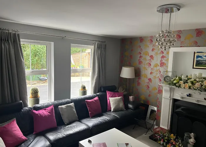 Five Oaks Bed & Breakfast With Free Parking, Tranquil Setting